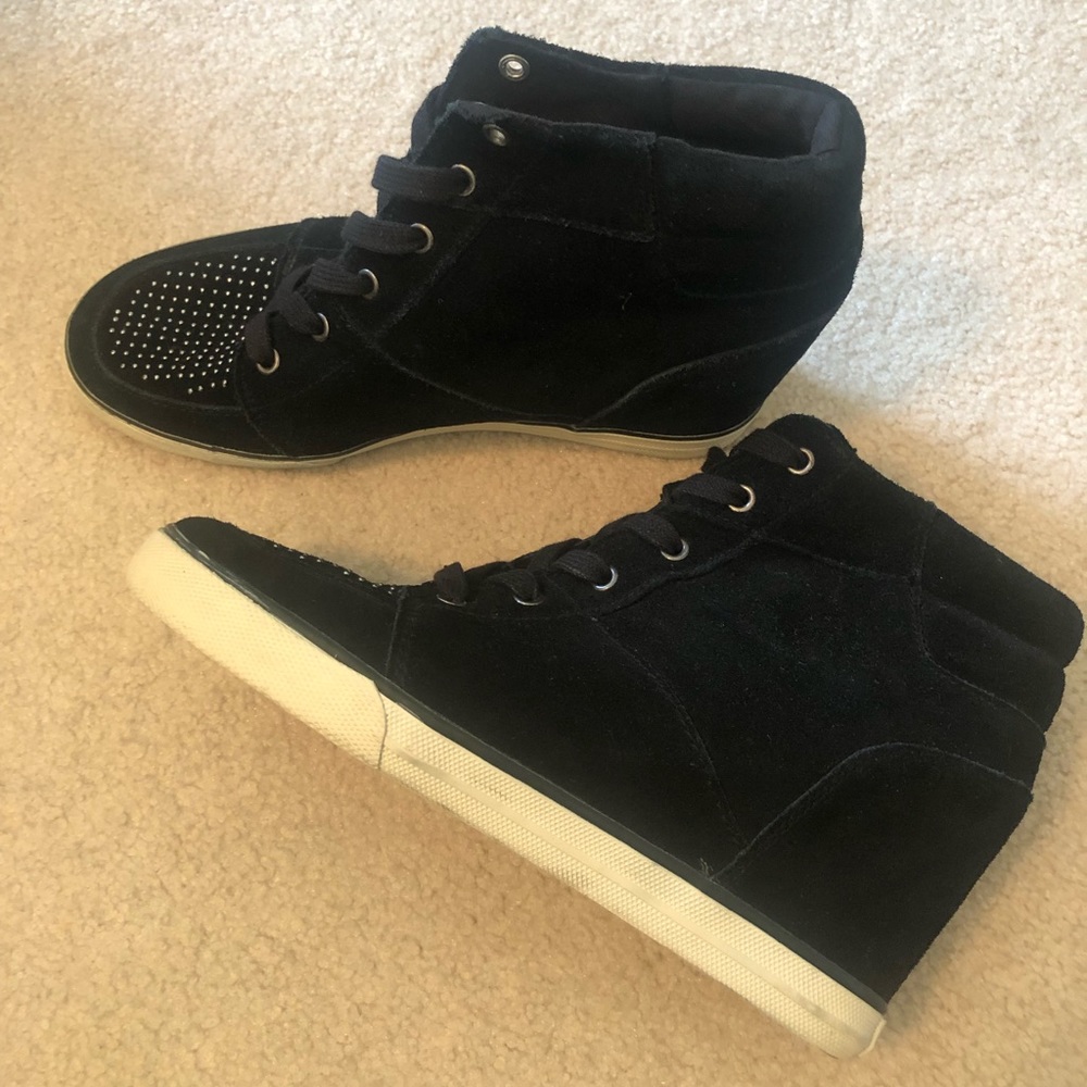 Sneakers w/ wedge
